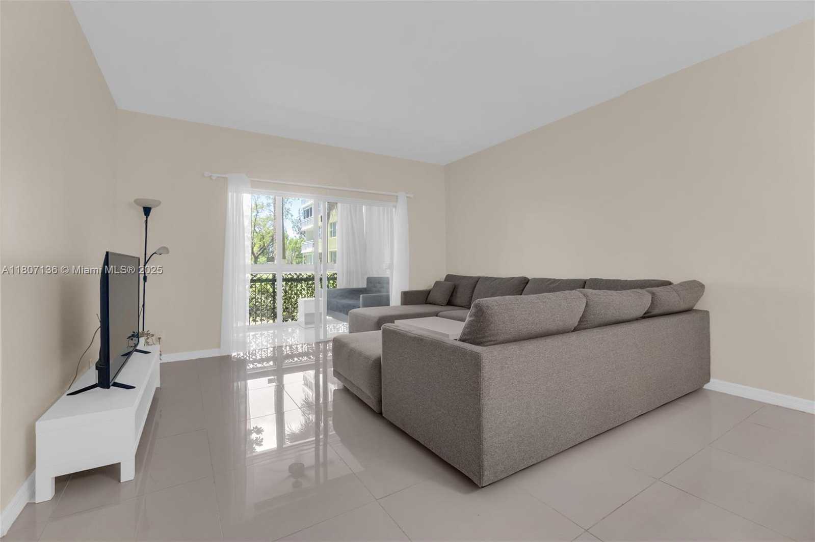 Small Image of 4400 HILLCREST DR #107A, Hollywood Number 8
