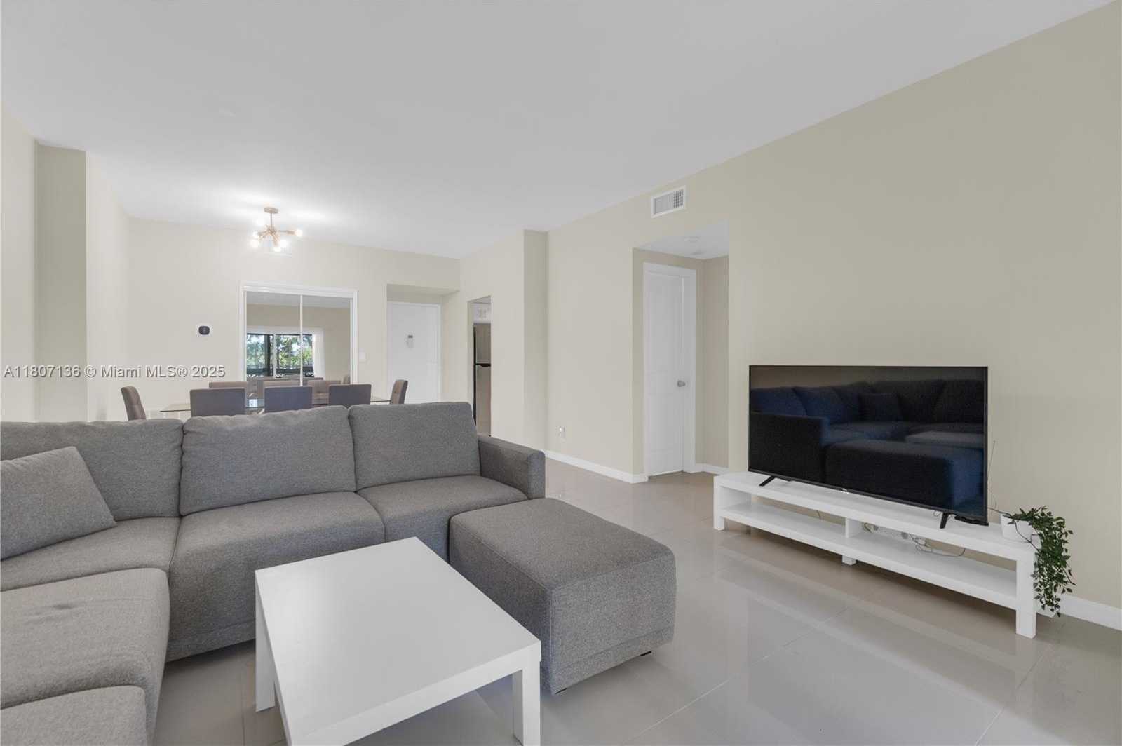 Small Image of 4400 HILLCREST DR #107A, Hollywood Number 9