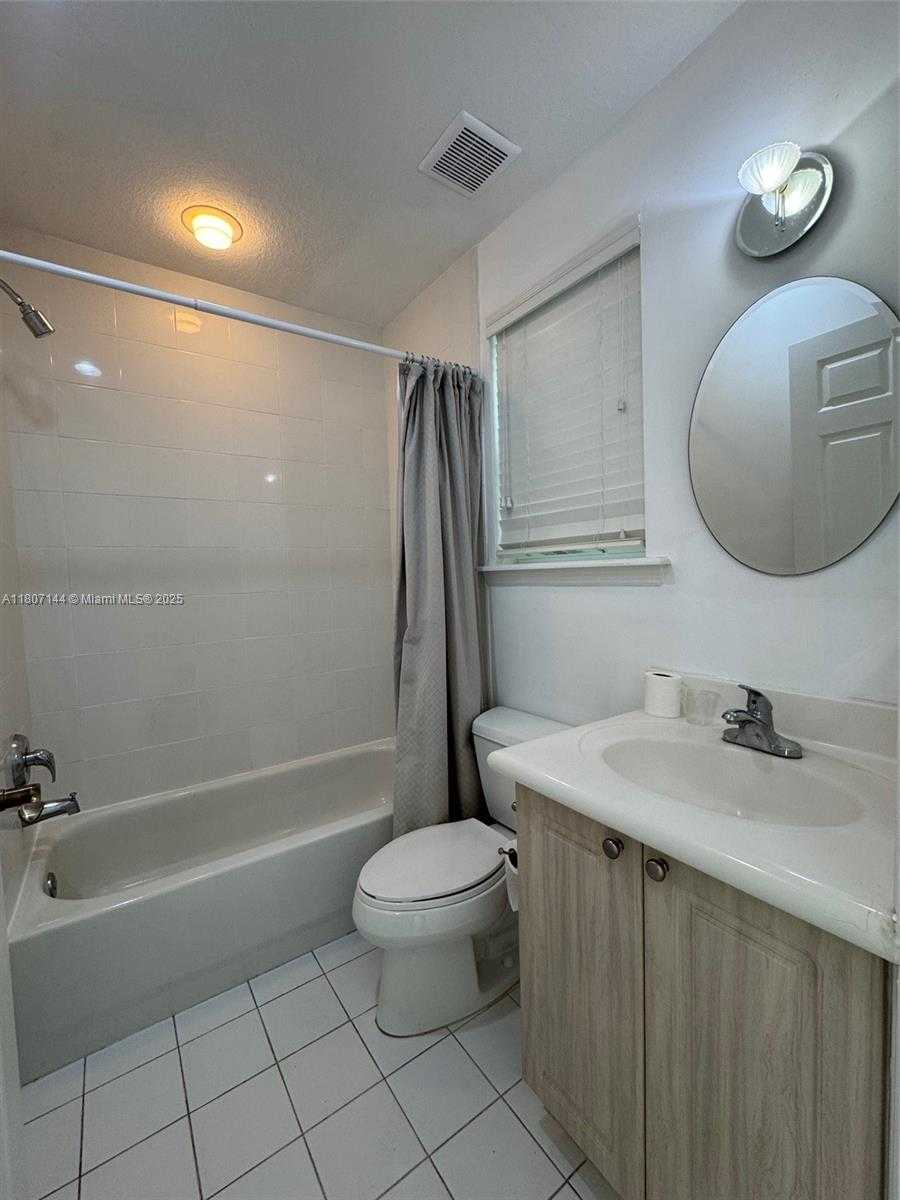 Small Image of 826 EAST SPINNAKER DR E, Hollywood Number 10