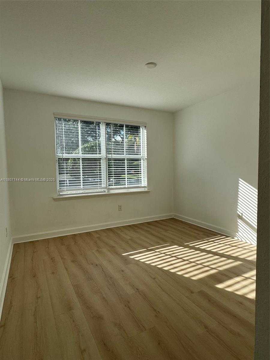 Small Image of 826 EAST SPINNAKER DR E, Hollywood Number 11