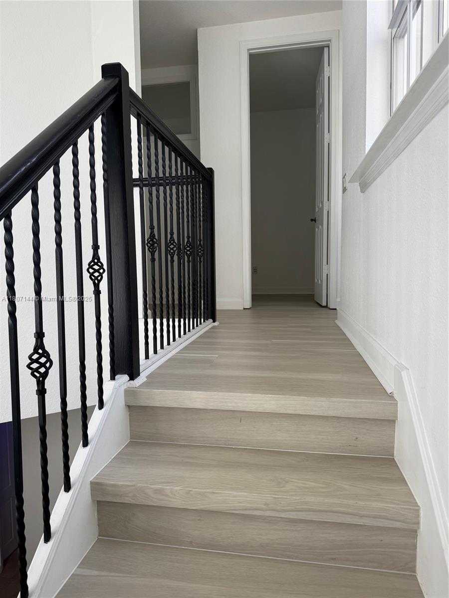 Small Image of 826 EAST SPINNAKER DR E, Hollywood Number 15