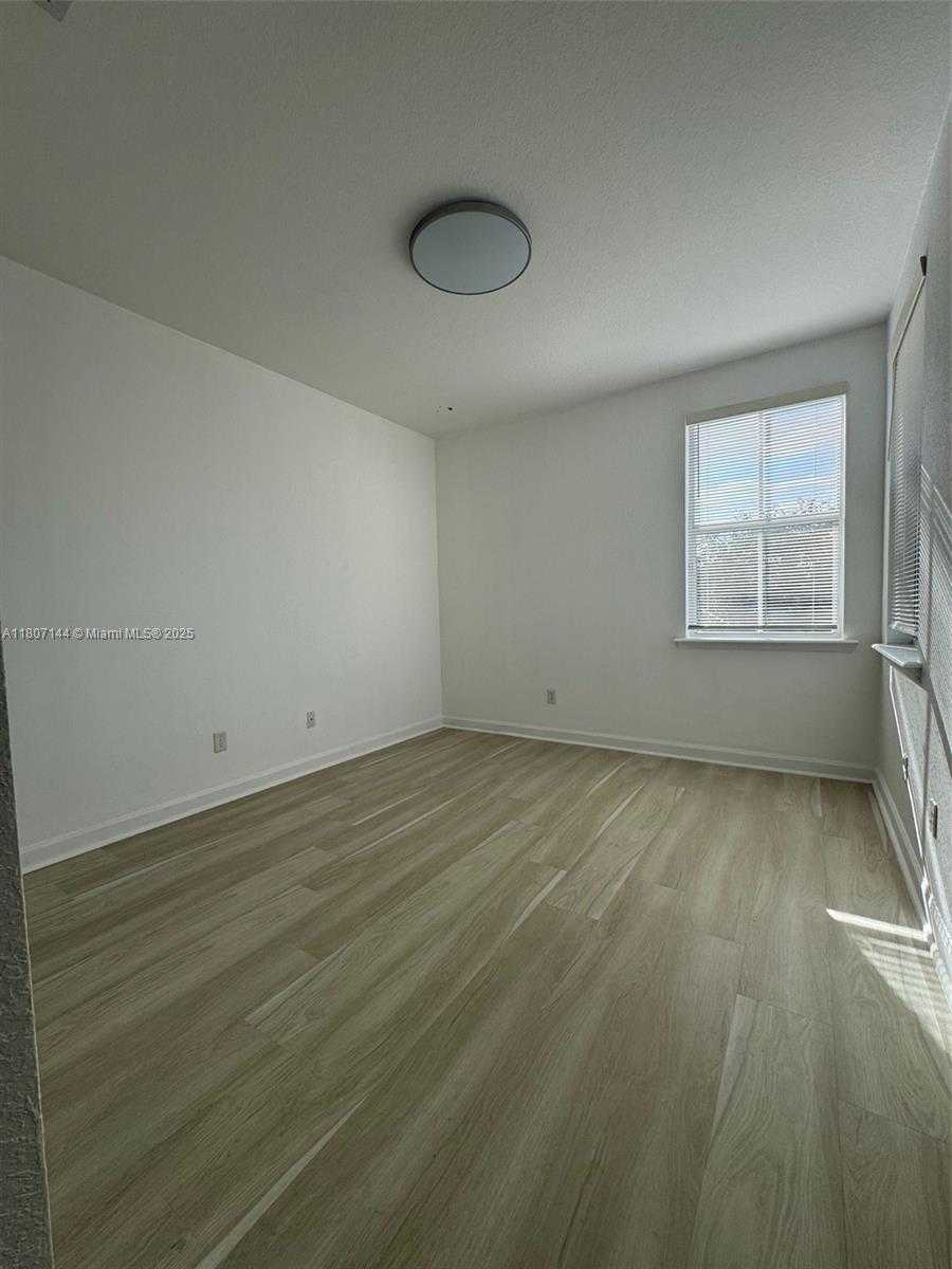 Small Image of 826 EAST SPINNAKER DR E, Hollywood Number 16