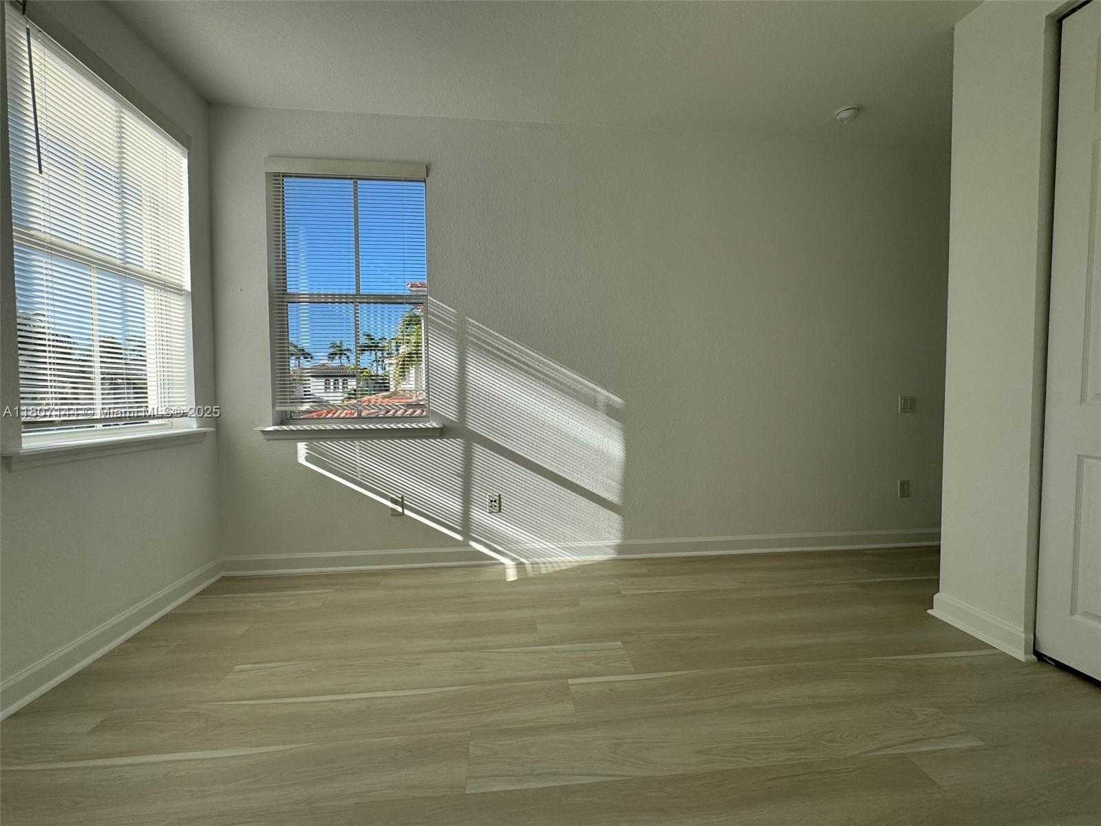 Small Image of 826 EAST SPINNAKER DR E, Hollywood Number 17