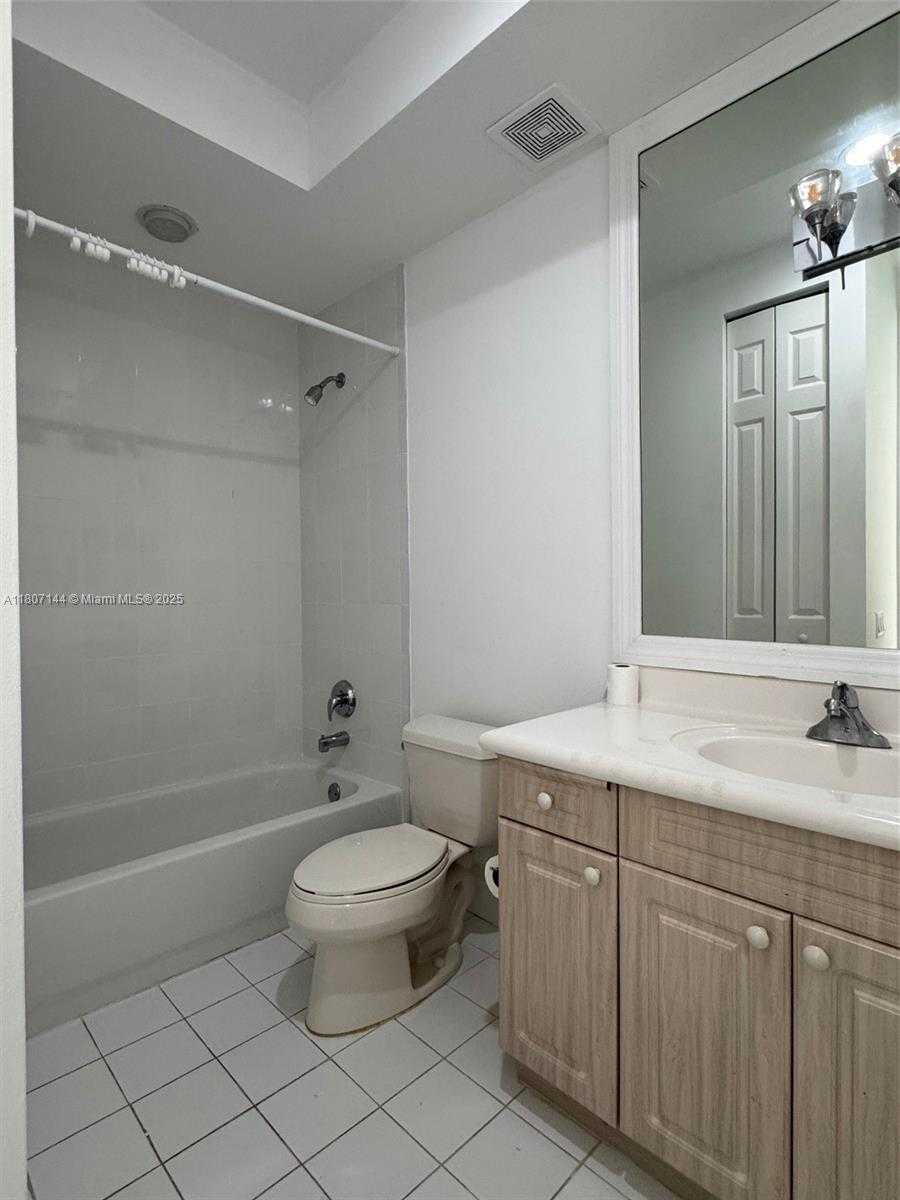Small Image of 826 EAST SPINNAKER DR E, Hollywood Number 18