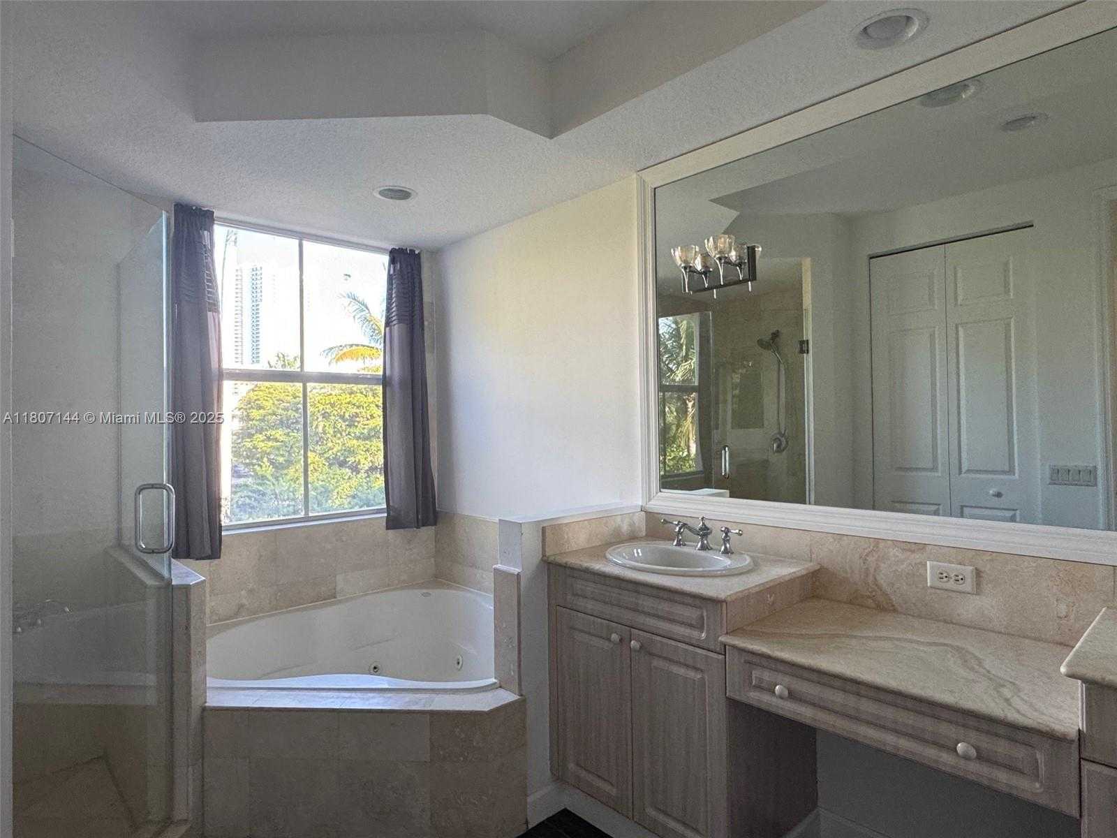 Small Image of 826 EAST SPINNAKER DR E, Hollywood Number 23