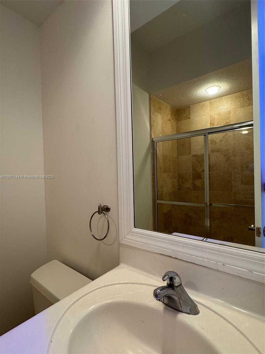 Small Image of 826 EAST SPINNAKER DR E, Hollywood Number 24