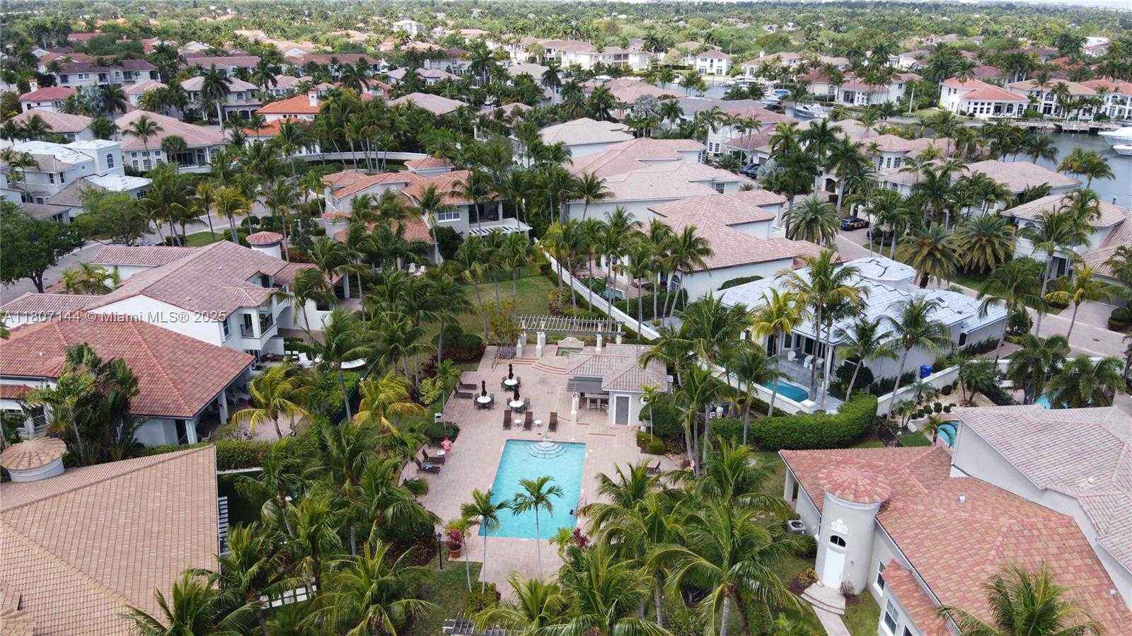 Small Image of 826 EAST SPINNAKER DR E, Hollywood Number 28