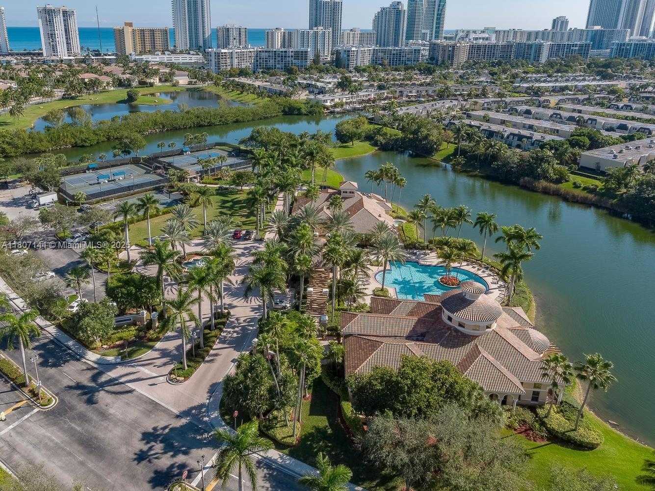 Small Image of 826 EAST SPINNAKER DR E, Hollywood Number 31