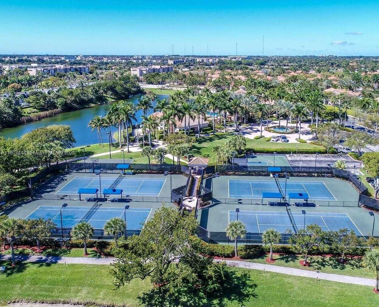 Small Image of 826 EAST SPINNAKER DR E, Hollywood Number 35