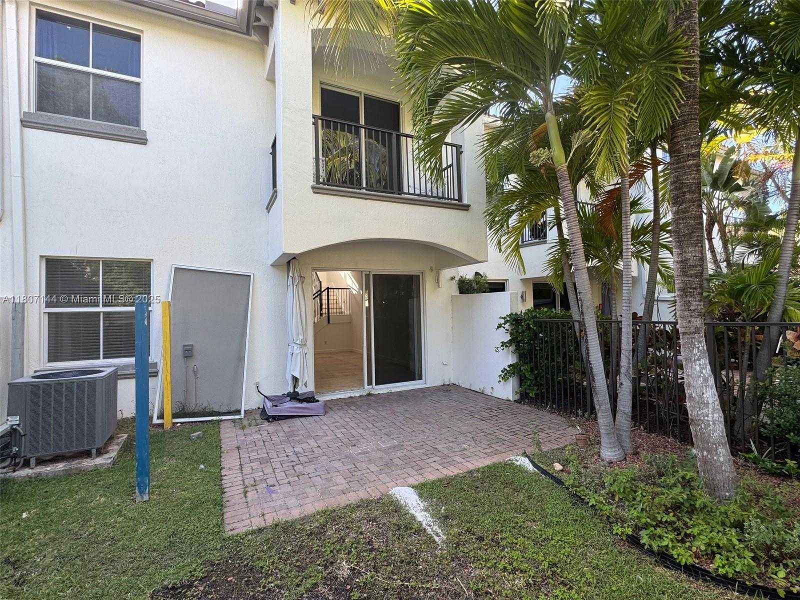 Small Image of 826 EAST SPINNAKER DR E, Hollywood Number 4