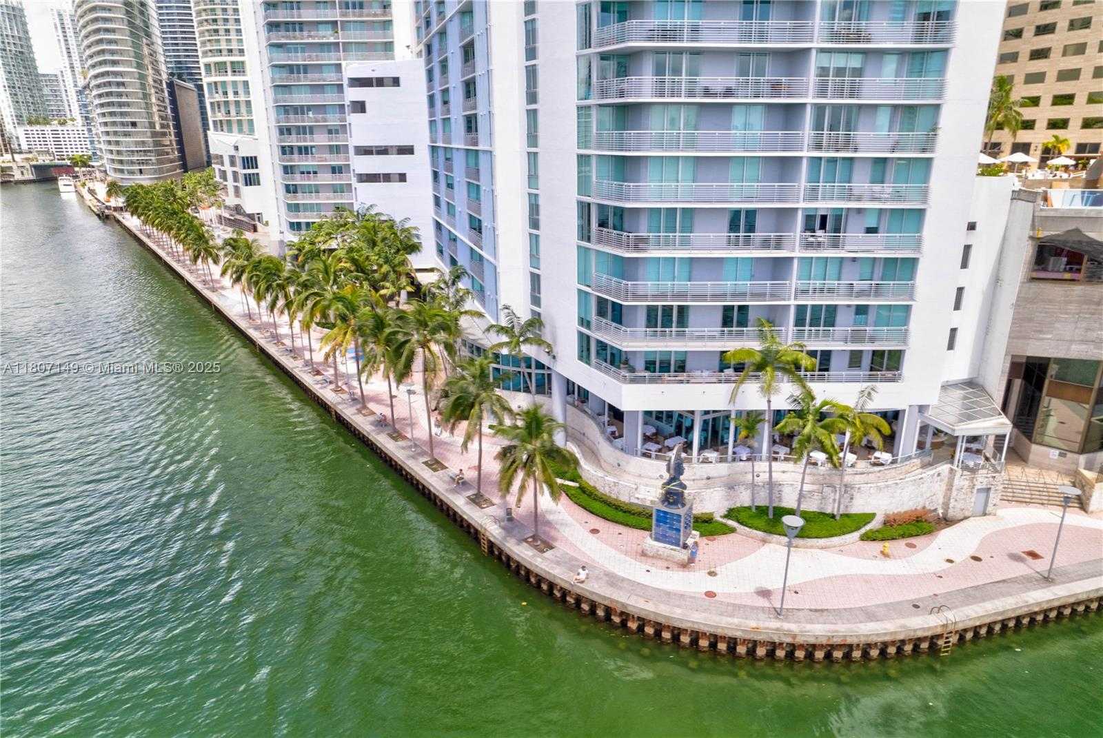 Small Image of 335 SOUTH BISCAYNE BLVD #1006, Miami Number 4