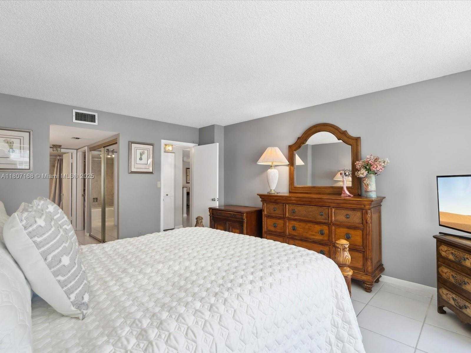 Small Image of 3900 GALT OCEAN DR #703, Fort Lauderdale Number 33
