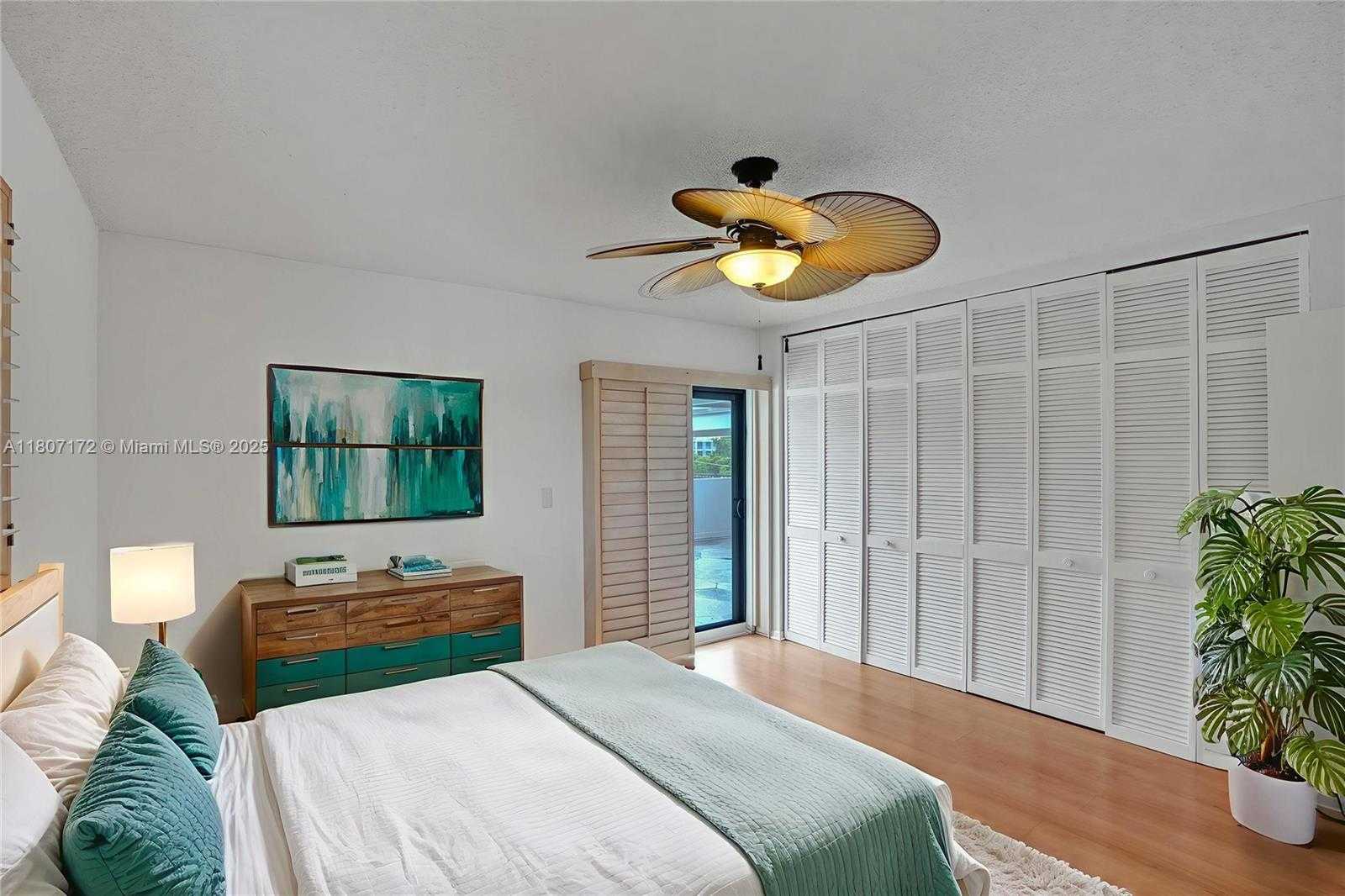 Small Image of 2924 DAY AVE #PH4N, Coconut Grove Number 2