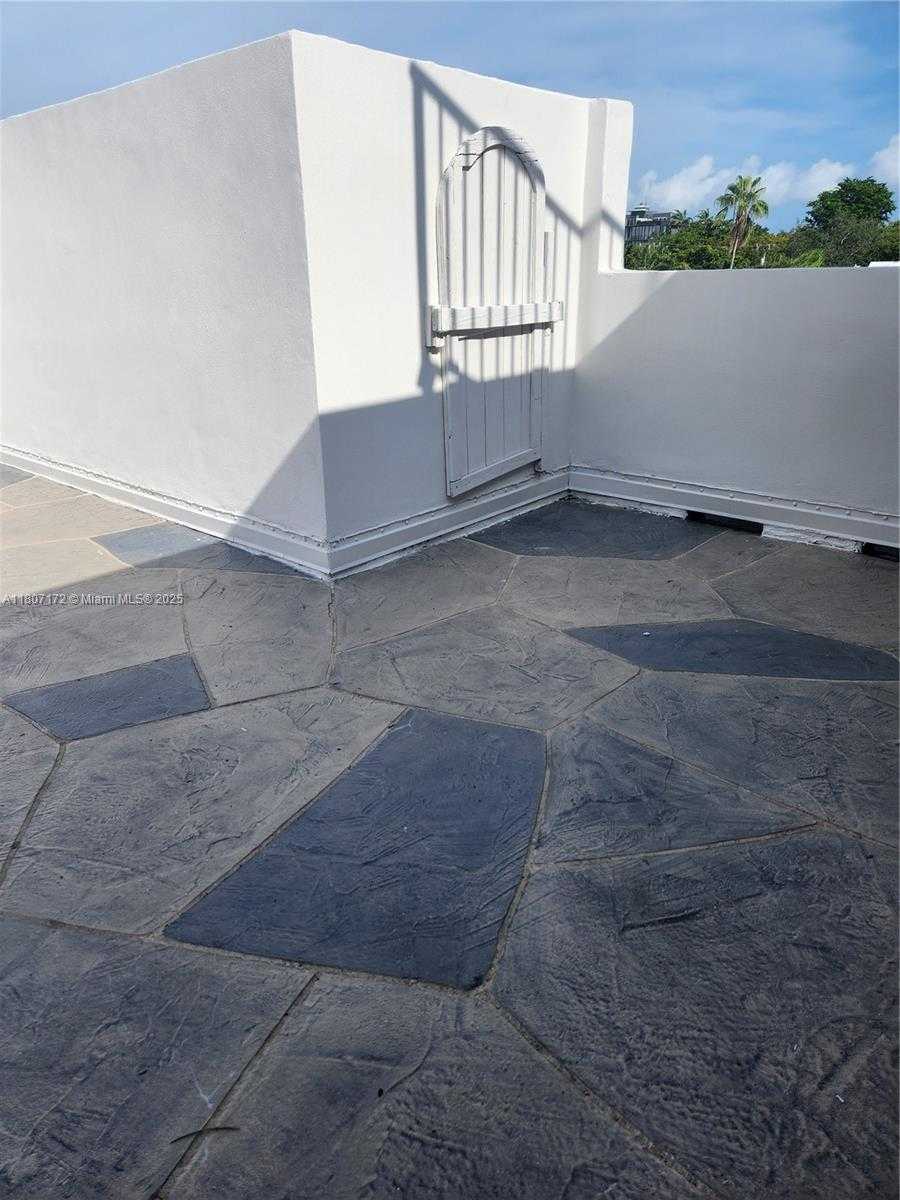 Small Image of 2924 DAY AVE #PH4N, Coconut Grove Number 25