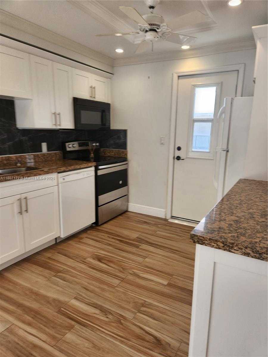 Small Image of 2924 DAY AVE #PH4N, Coconut Grove Number 30