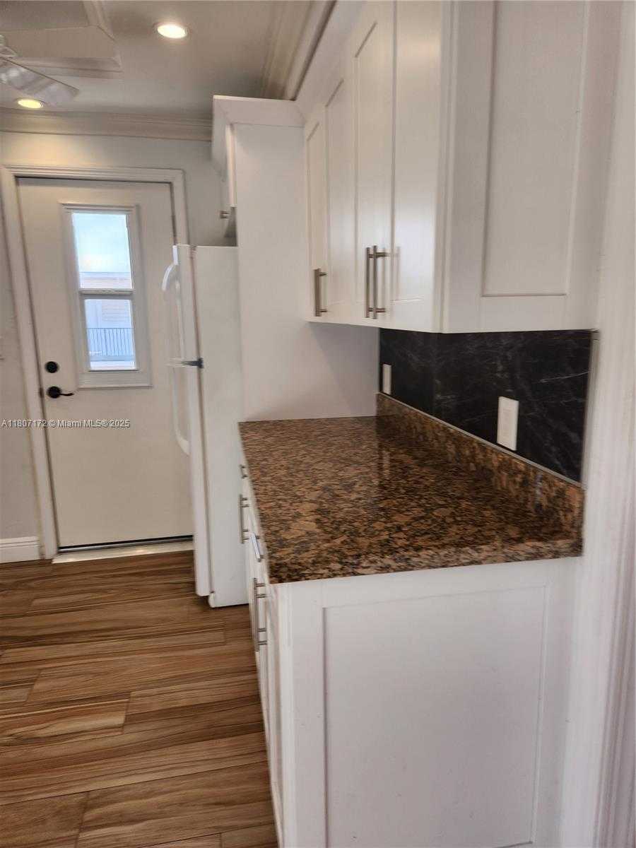 Small Image of 2924 DAY AVE #PH4N, Coconut Grove Number 31