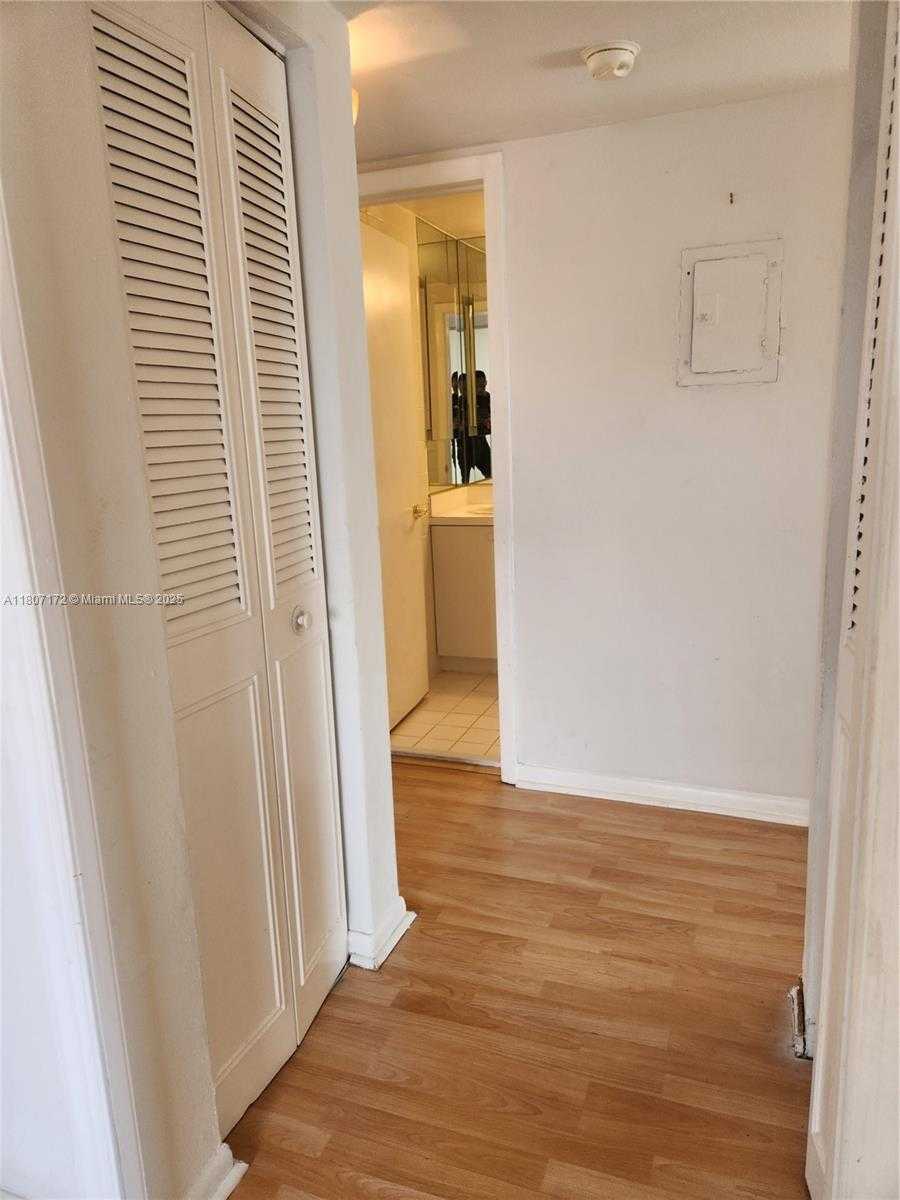Small Image of 2924 DAY AVE #PH4N, Coconut Grove Number 33