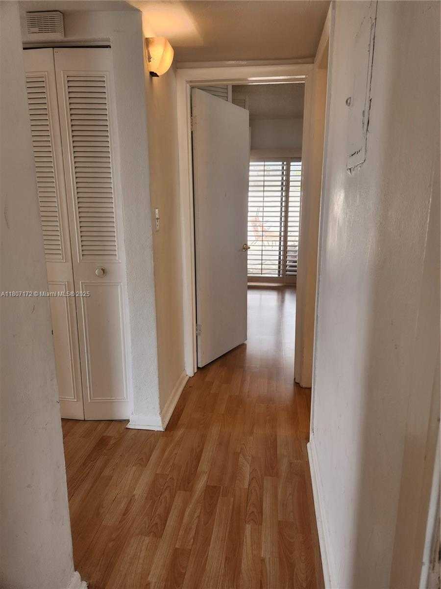 Small Image of 2924 DAY AVE #PH4N, Coconut Grove Number 43