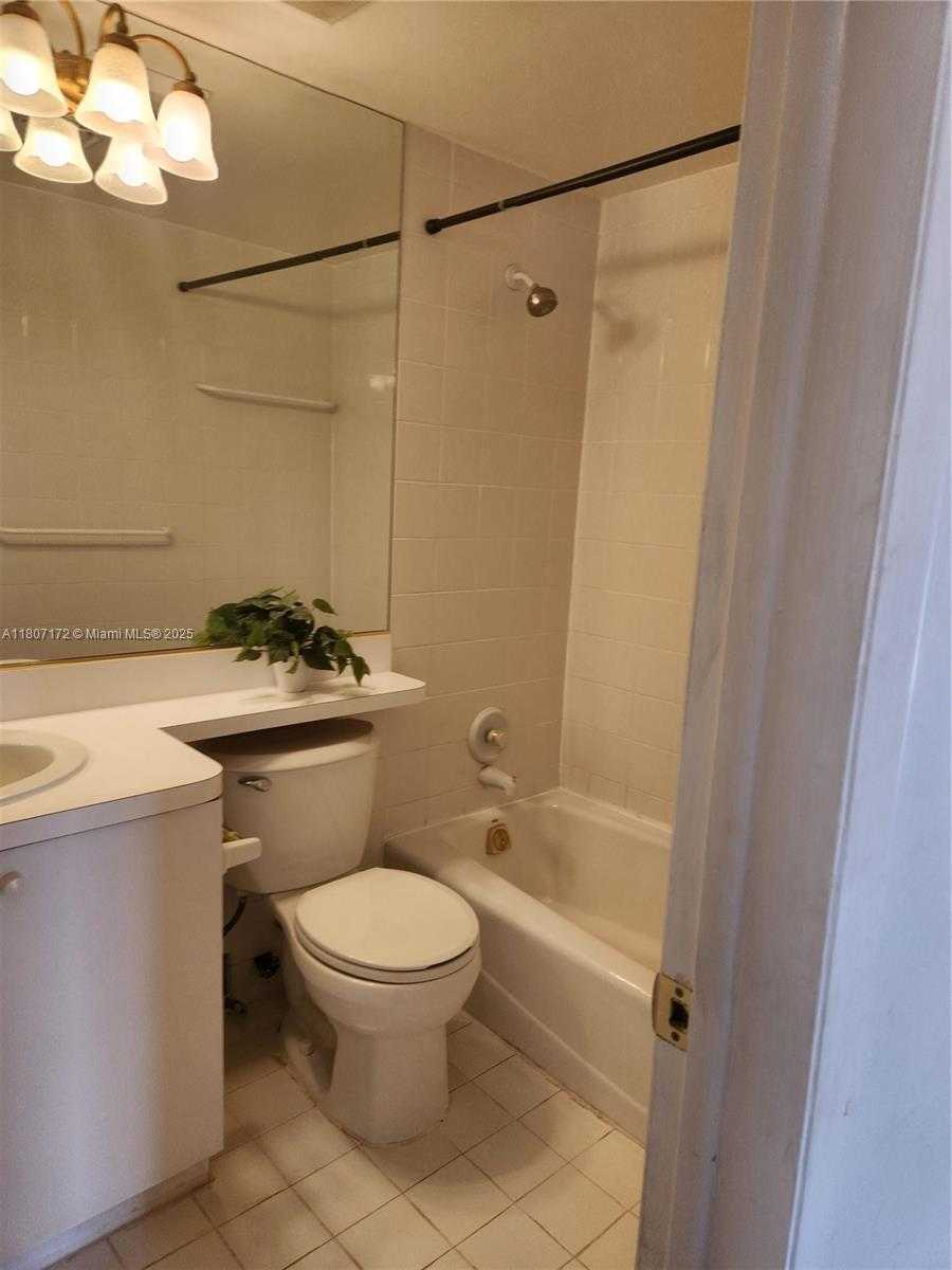 Small Image of 2924 DAY AVE #PH4N, Coconut Grove Number 45