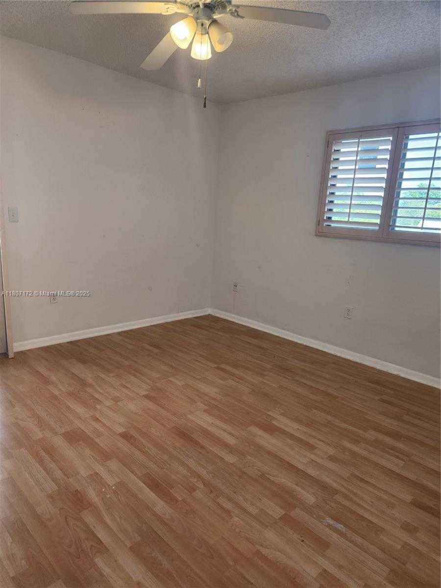 Small Image of 2924 DAY AVE #PH4N, Coconut Grove Number 49