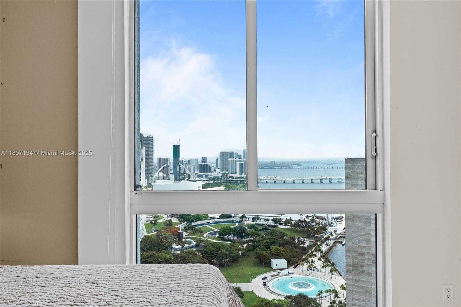 Small Image of 325 SOUTH BISCAYNE BLVD #3926, Miami Number 25