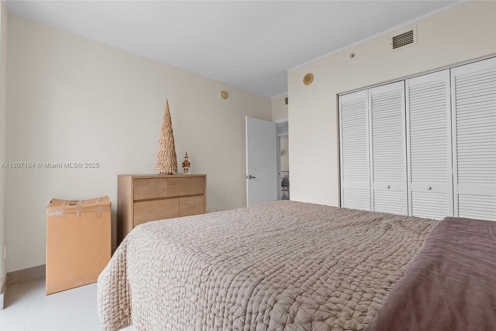 Small Image of 325 SOUTH BISCAYNE BLVD #3926, Miami Number 26