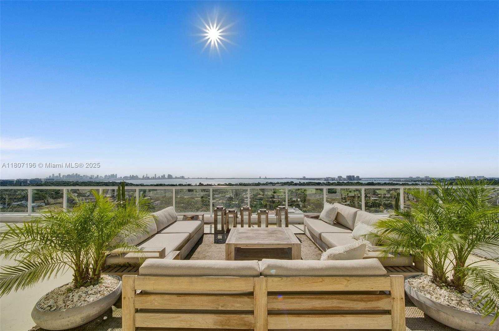 Small Image of 5600 COLLINS AVE #PH C, Miami Beach Number 3