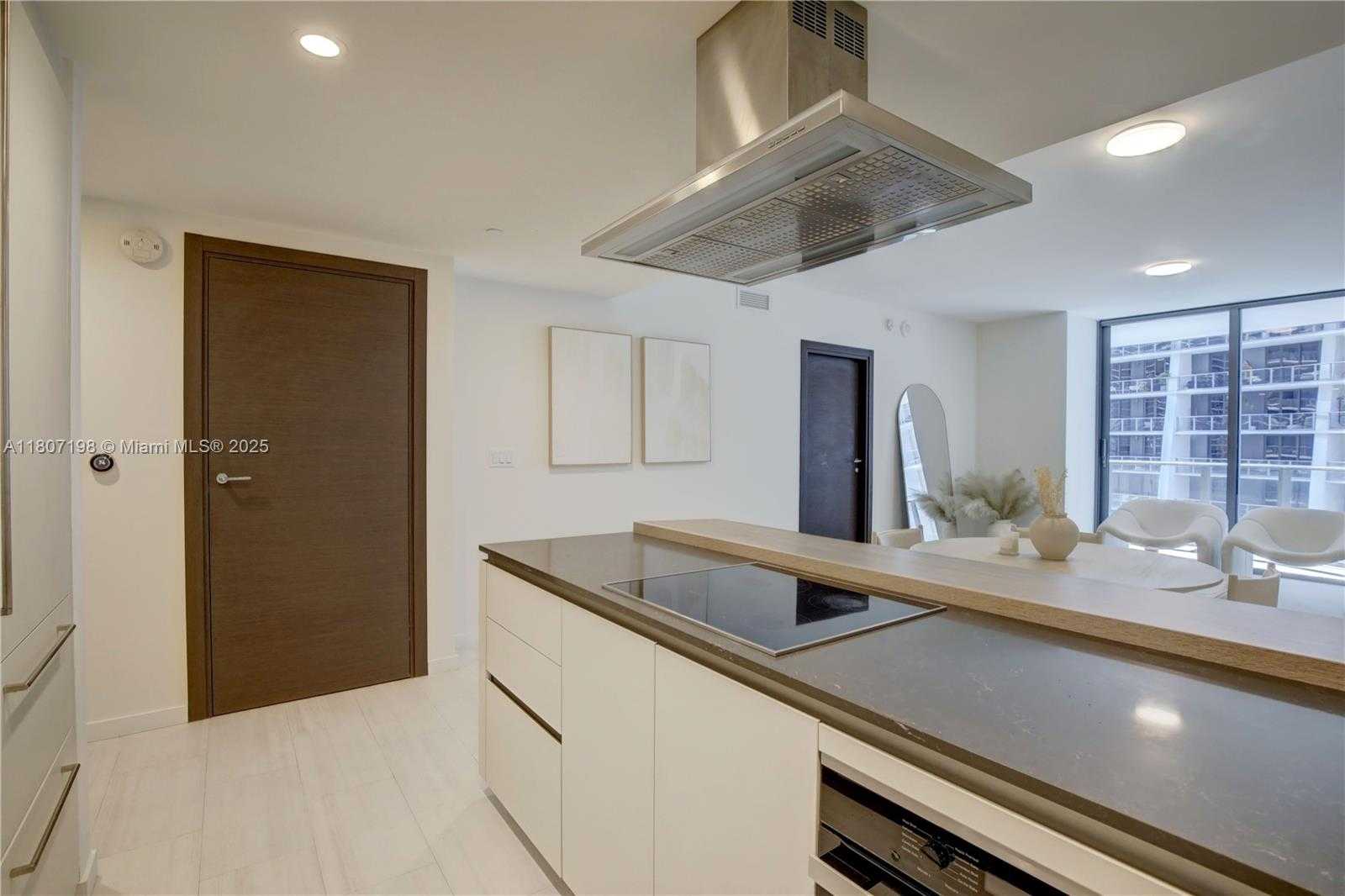 Small Image of 1000 BRICKELL PLZ #2705, Miami Number 19