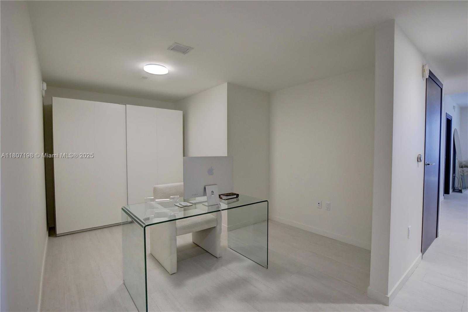 Small Image of 1000 BRICKELL PLZ #2705, Miami Number 20