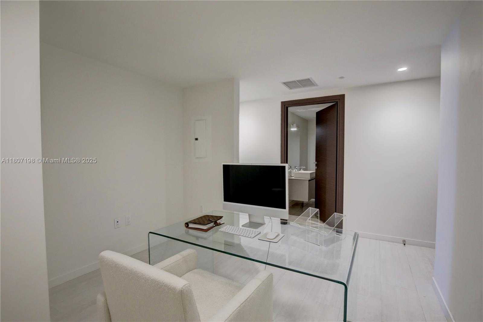 Small Image of 1000 BRICKELL PLZ #2705, Miami Number 21
