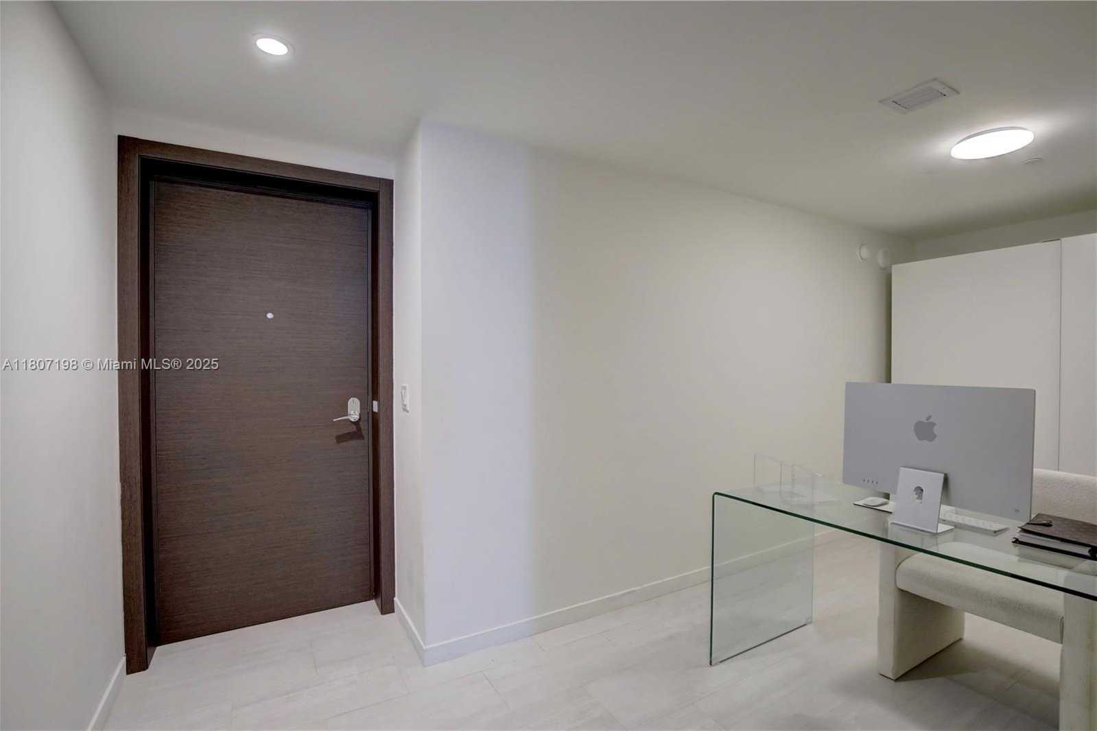 Small Image of 1000 BRICKELL PLZ #2705, Miami Number 22
