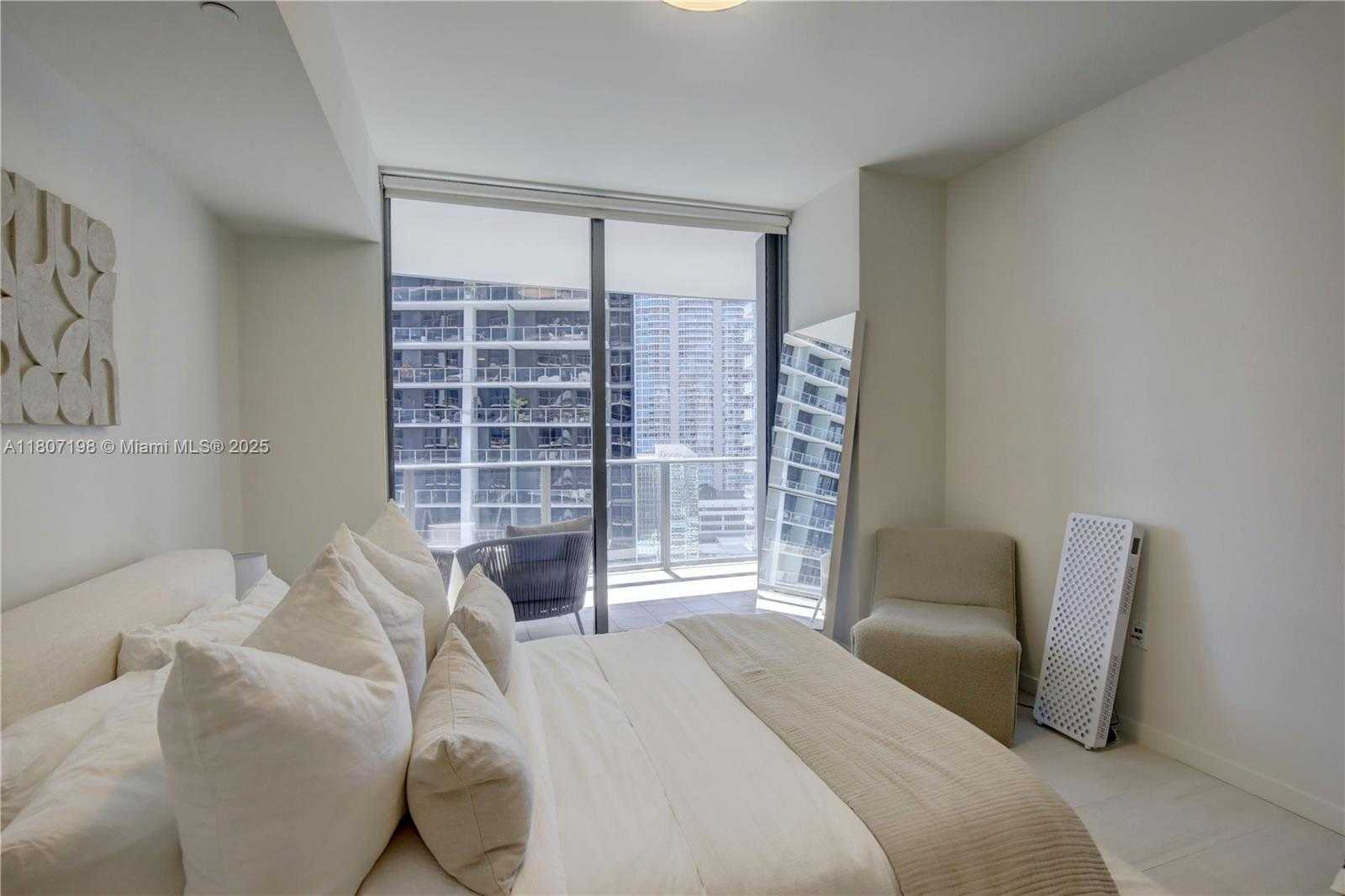 Small Image of 1000 BRICKELL PLZ #2705, Miami Number 23