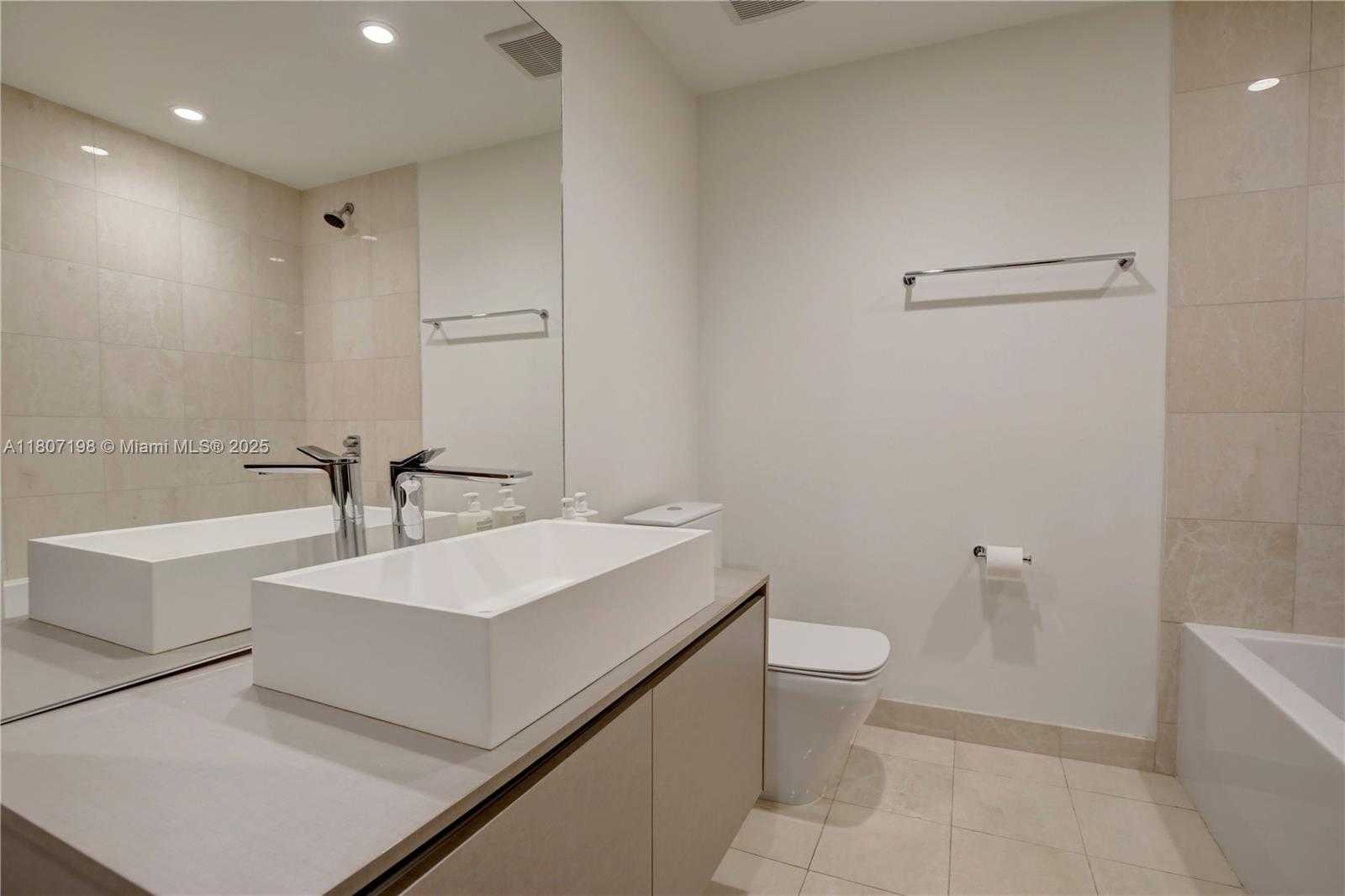 Small Image of 1000 BRICKELL PLZ #2705, Miami Number 28