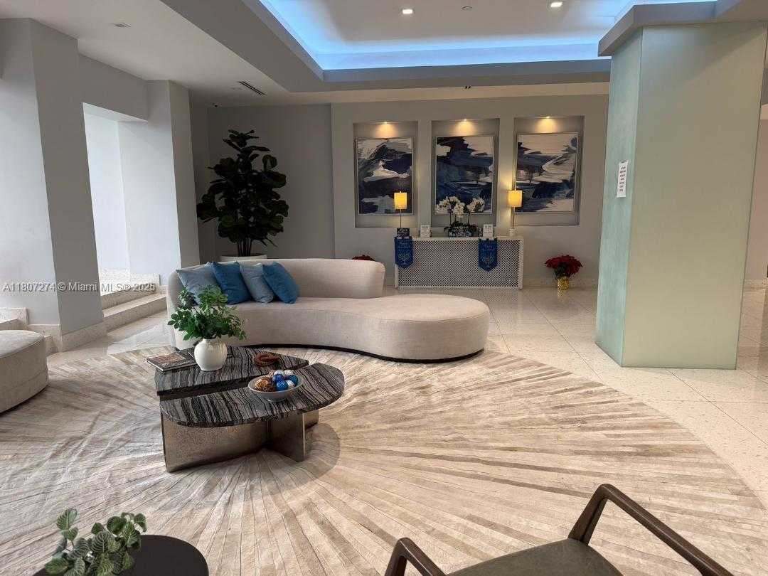 Small Image of 20335 #1801, Aventura Number 14
