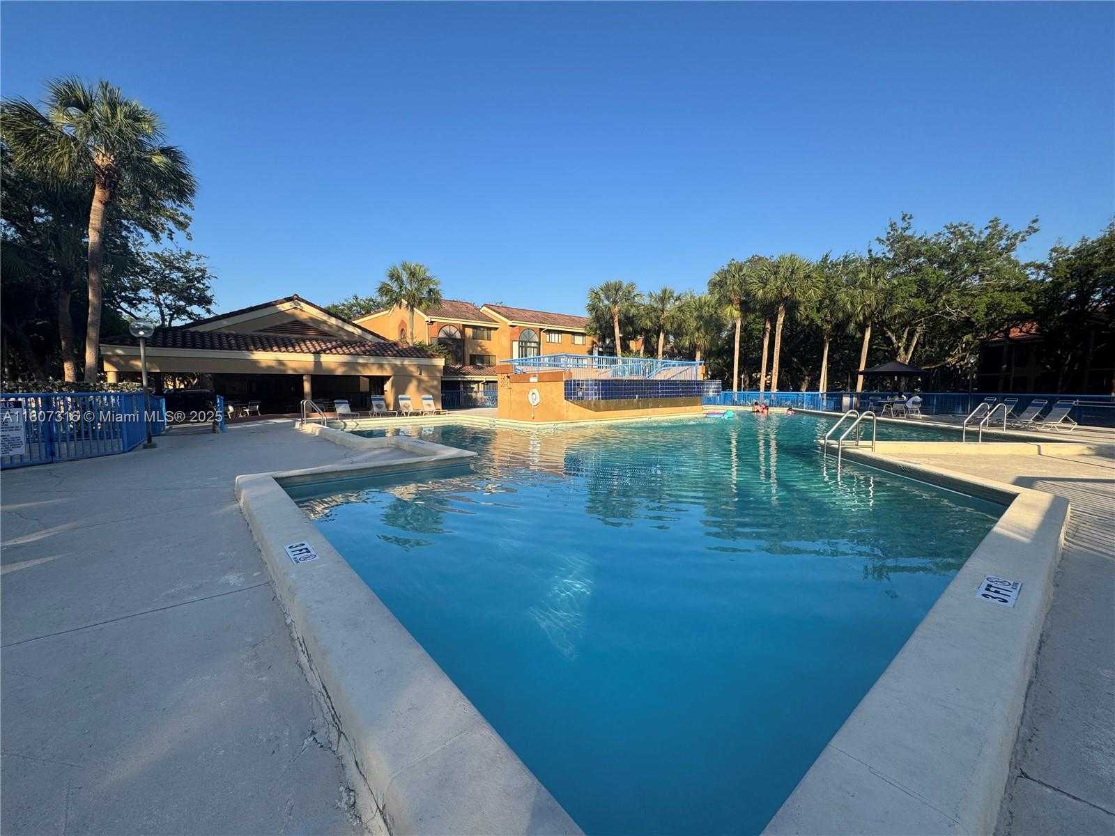 Small Image of 15569 NORTH MIAMI LAKEWAY N #204, Miami Lakes Number 26