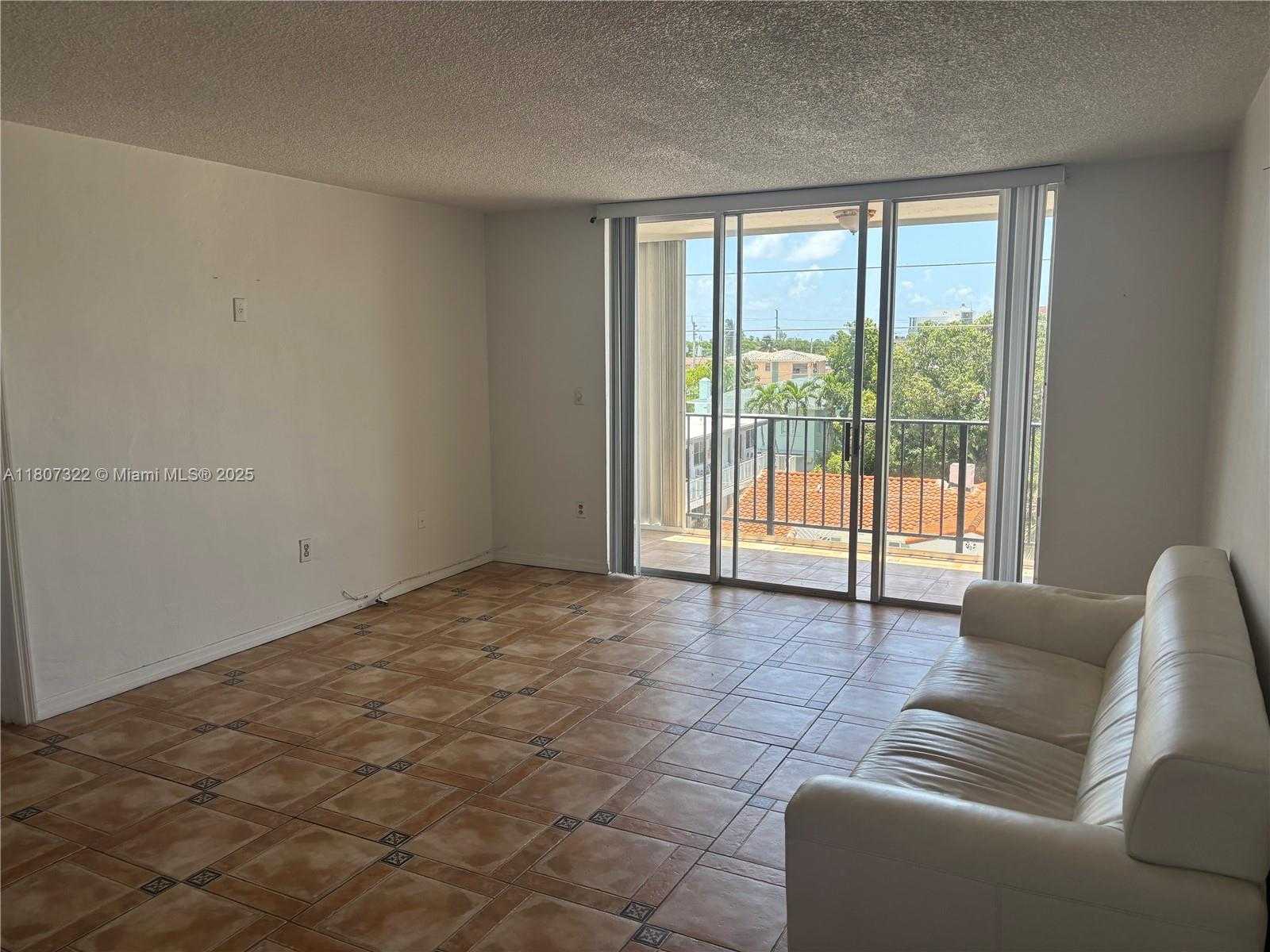Small Image of 7850 BYRON AVE #403, Miami Beach Number 11