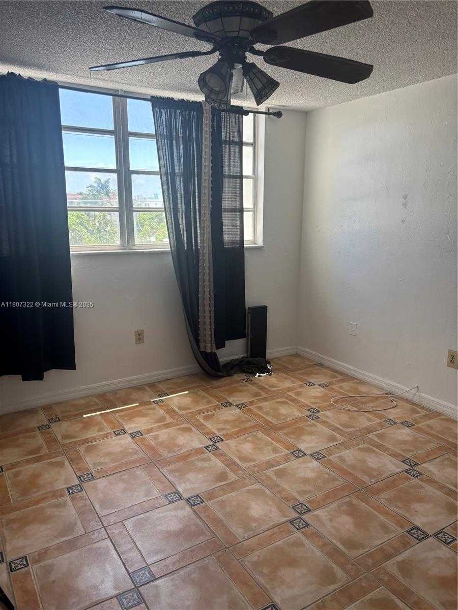 Small Image of 7850 BYRON AVE #403, Miami Beach Number 13