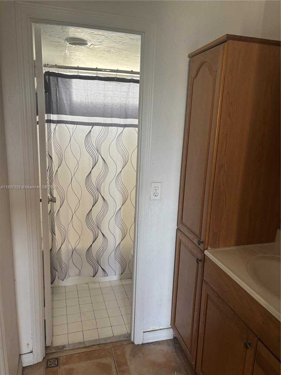 Small Image of 7850 BYRON AVE #403, Miami Beach Number 14