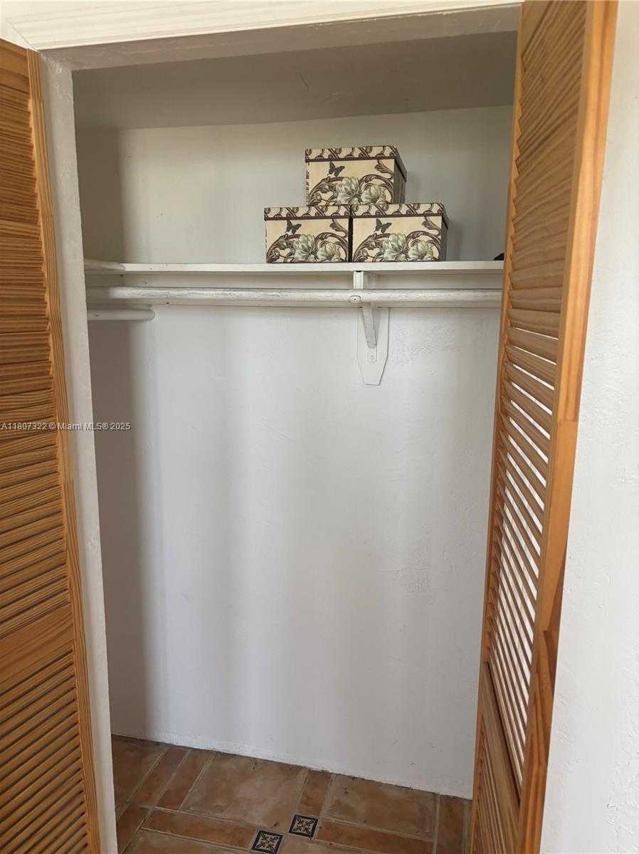 Small Image of 7850 BYRON AVE #403, Miami Beach Number 15