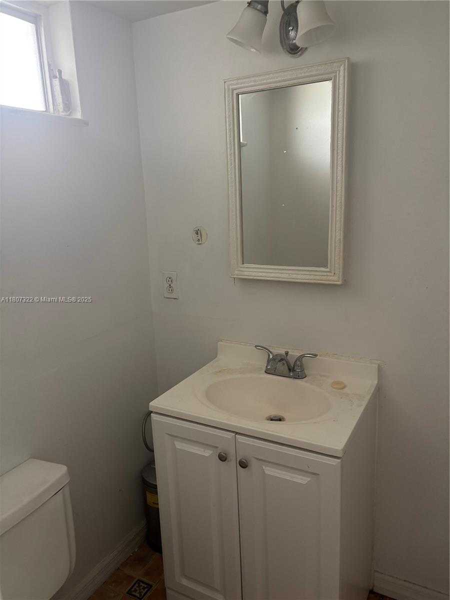 Small Image of 7850 BYRON AVE #403, Miami Beach Number 17
