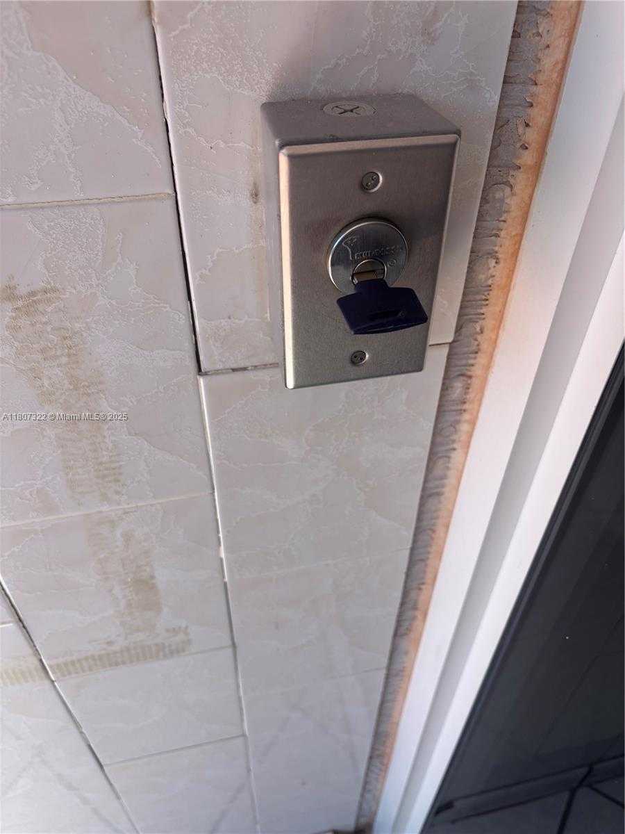 Small Image of 7850 BYRON AVE #403, Miami Beach Number 21