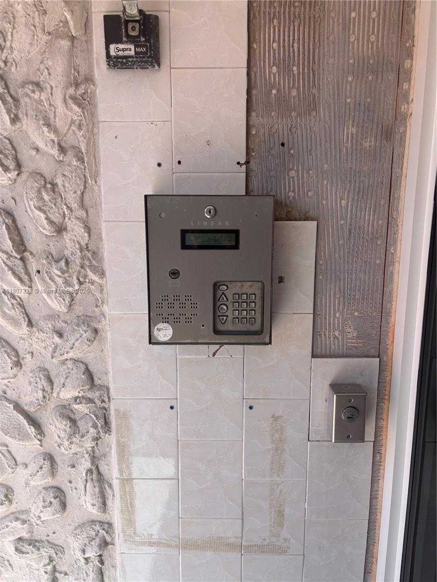 Small Image of 7850 BYRON AVE #403, Miami Beach Number 22