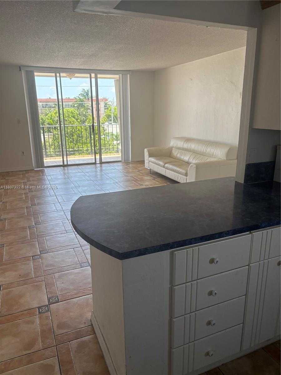 Small Image of 7850 BYRON AVE #403, Miami Beach Number 6
