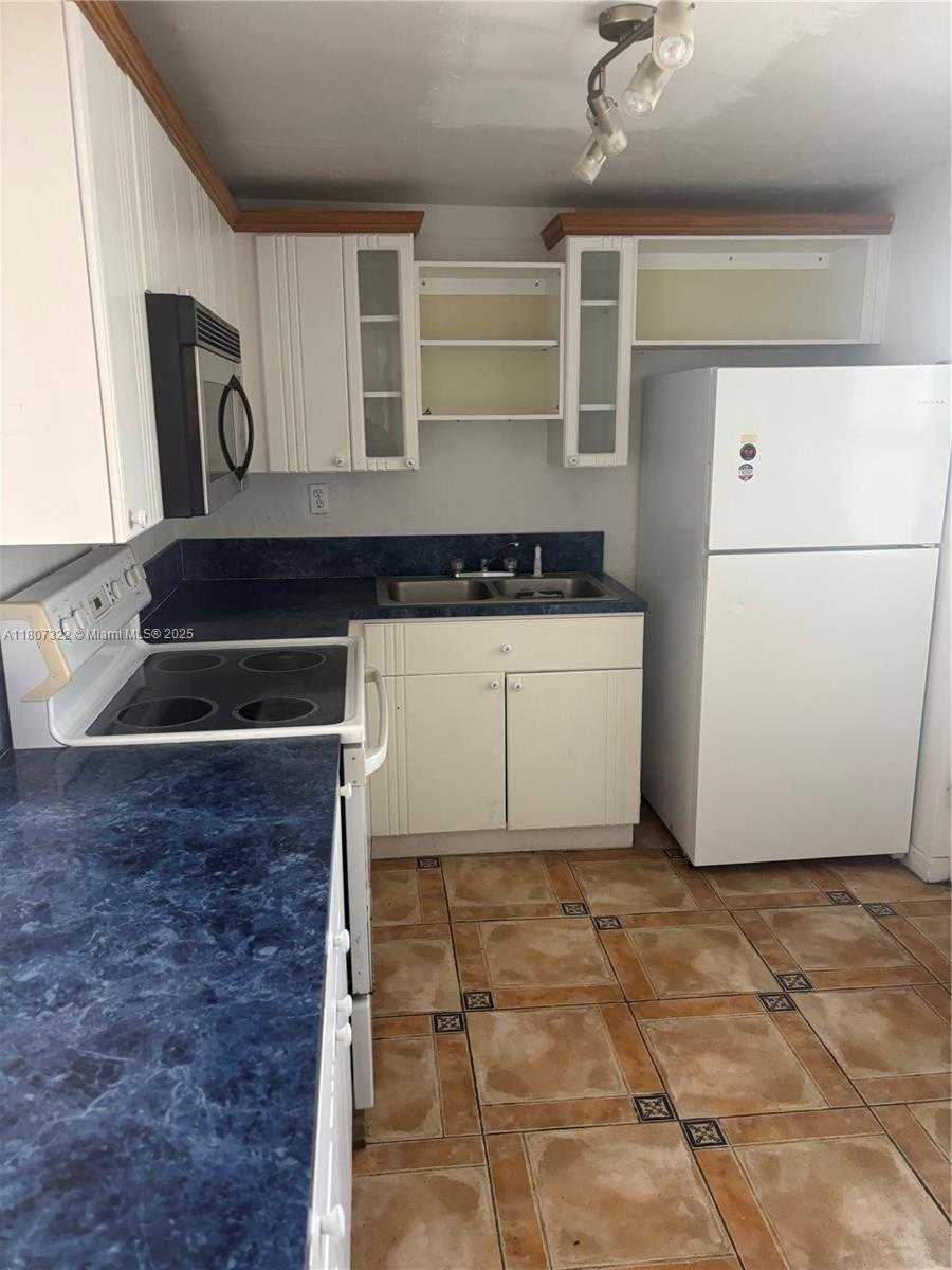 Small Image of 7850 BYRON AVE #403, Miami Beach Number 9