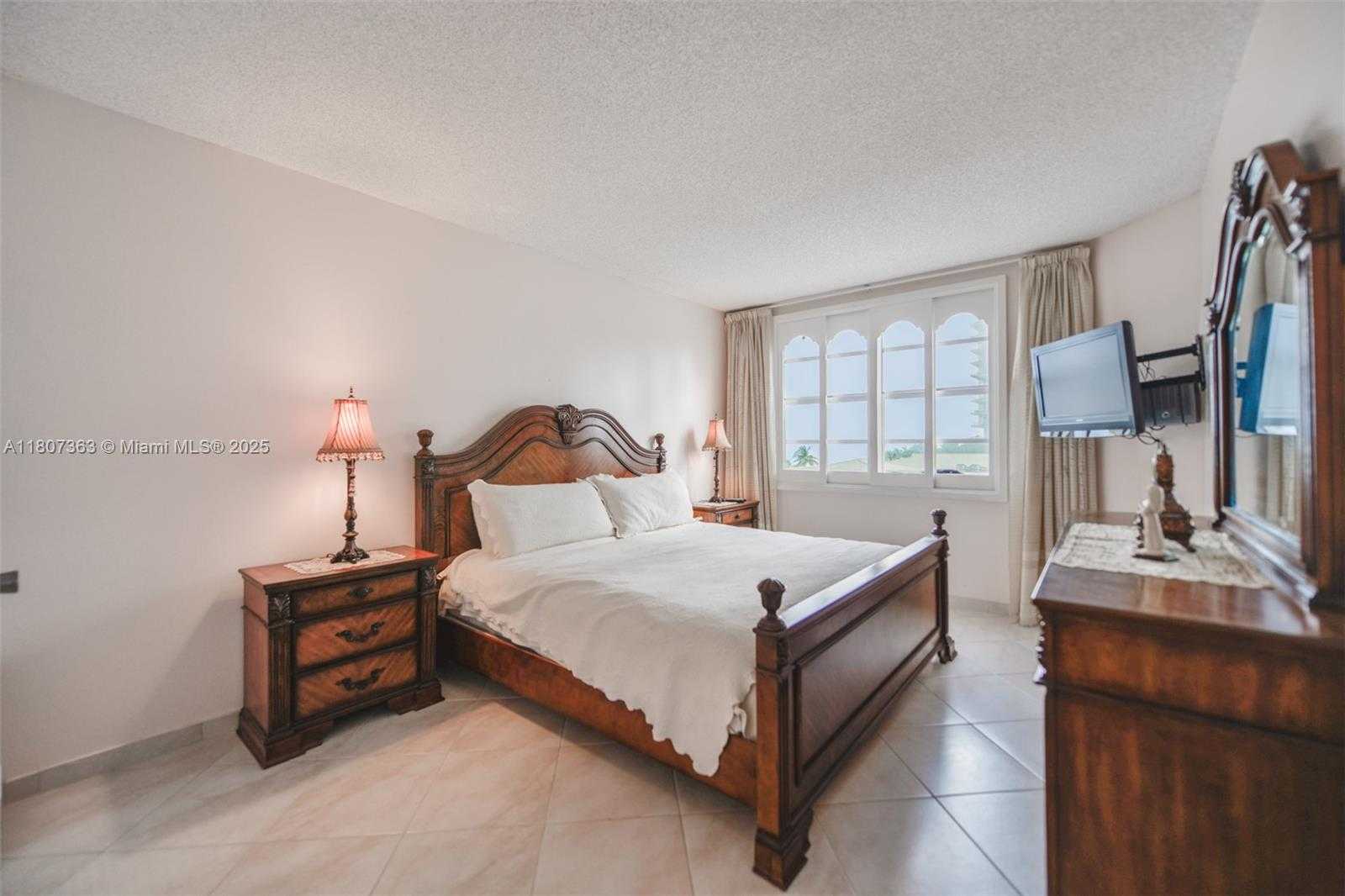 Small Image of 1950 SOUTH OCEAN DR #3L, Hallandale Beach Number 13