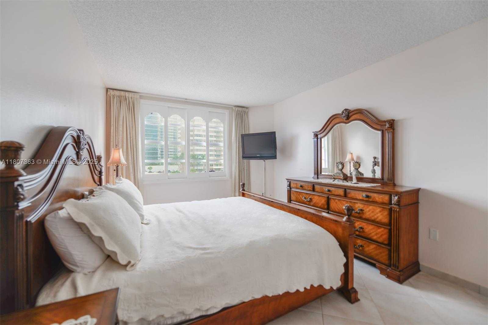 Small Image of 1950 SOUTH OCEAN DR #3L, Hallandale Beach Number 14