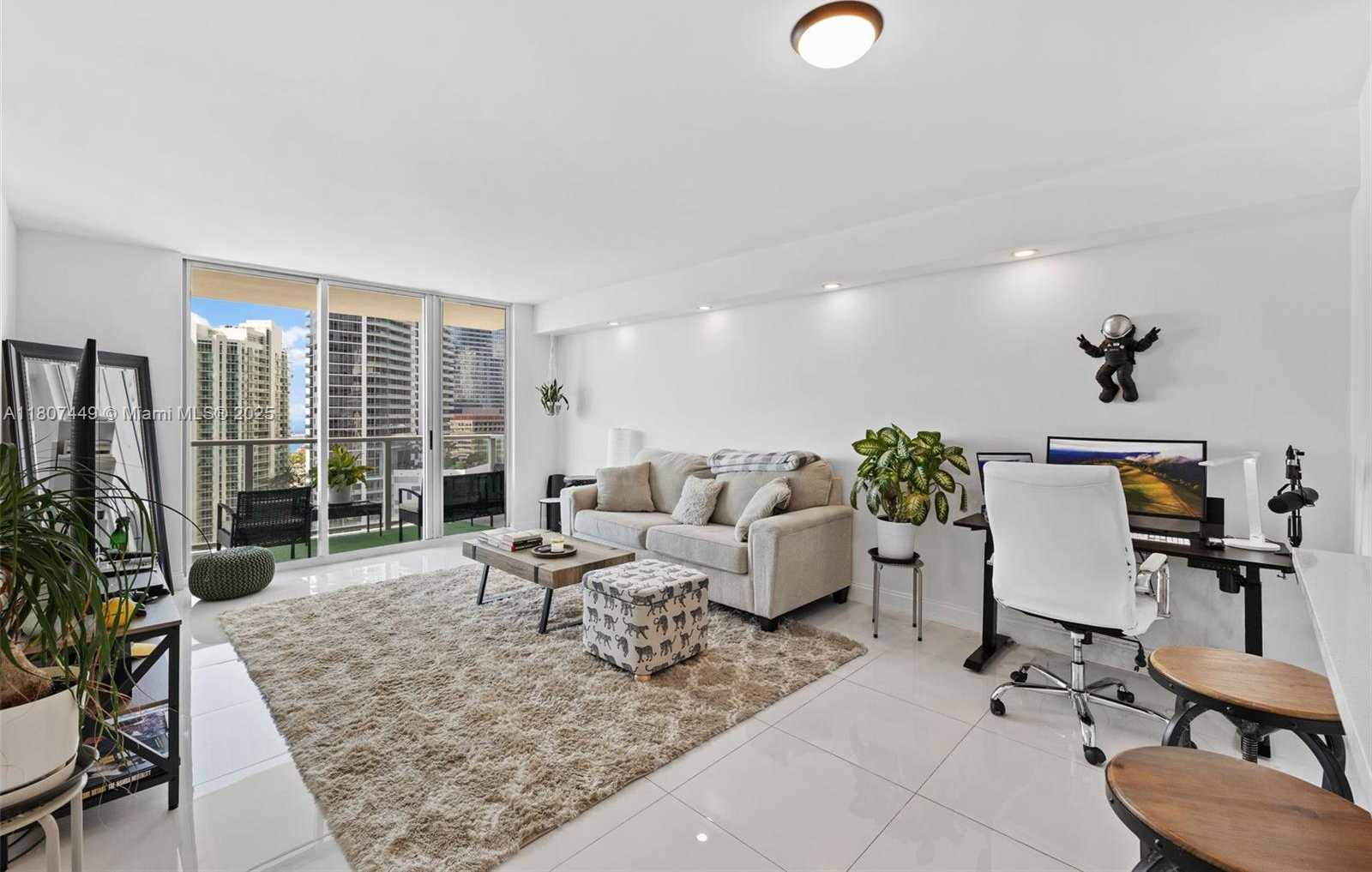 Small Image of 1155 BRICKELL BAY DR #2005, Miami Number 17
