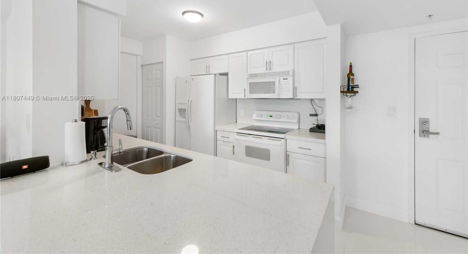 Small Image of 1155 BRICKELL BAY DR #2005, Miami Number 19