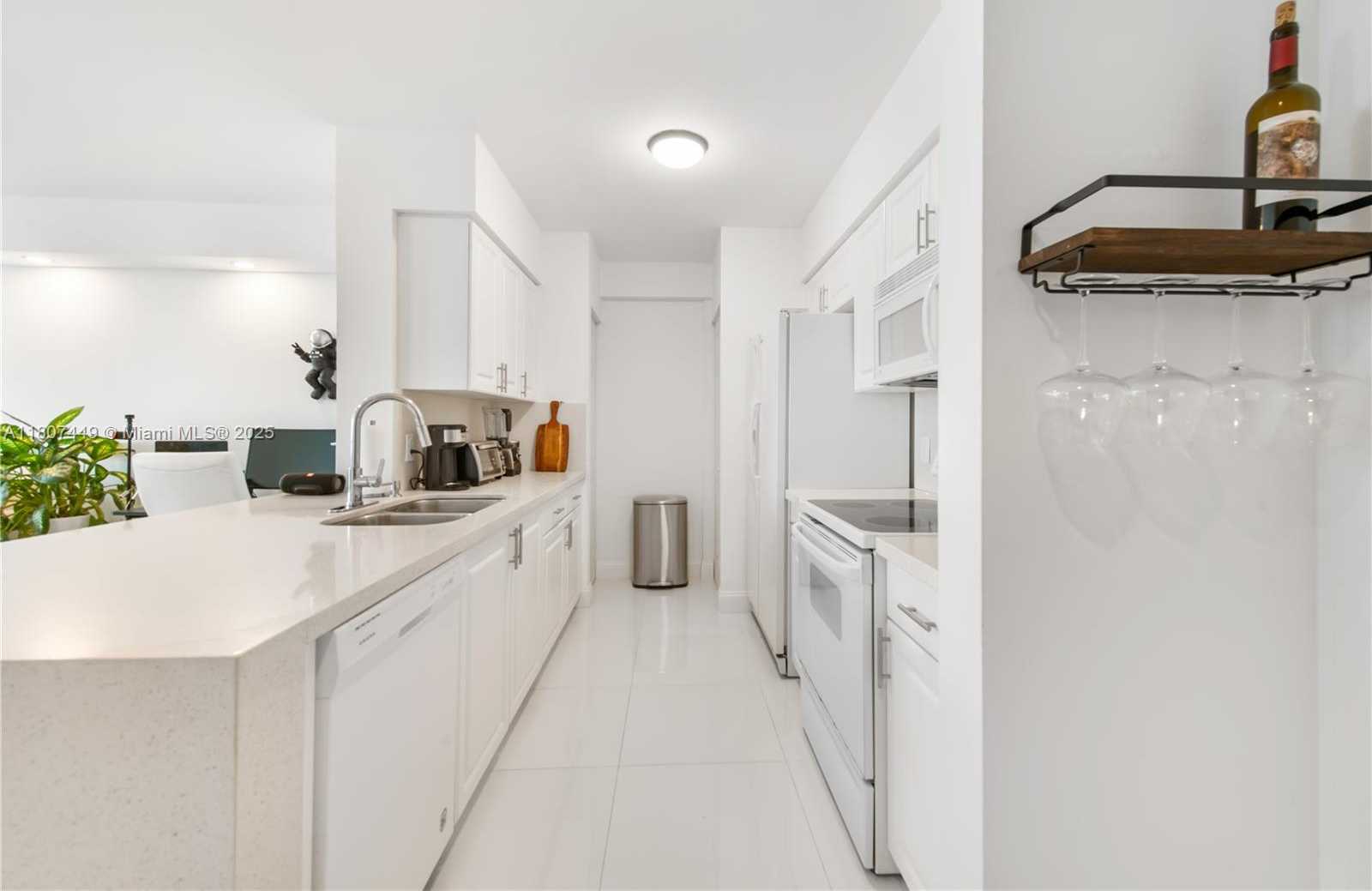 Small Image of 1155 BRICKELL BAY DR #2005, Miami Number 20
