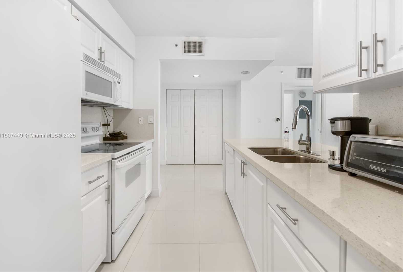 Small Image of 1155 BRICKELL BAY DR #2005, Miami Number 22
